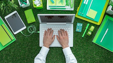 simsearch:400-09082260,k - Businessman using a laptop and networking on the grass; green business, sustainability and communication concept Foto de stock - Super Valor sin royalties y Suscripción, Código: 400-08751409