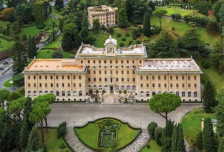 view of Palace of the Governorate of Vatican City State from the Dome of St. Peter's Basilica Stockbilder - Microstock & Abonnement, Bildnummer: 400-08752907