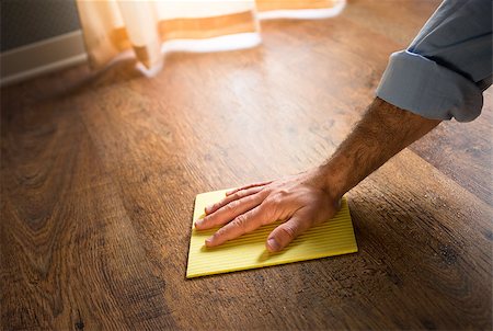 simsearch:614-07806122,k - Male hand cleaning and rubbing an hardwood floor with a microfiber cloth. Stockbilder - Microstock & Abonnement, Bildnummer: 400-08753309