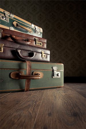 simsearch:649-08564128,k - Stack of colorful vintage suitcases on hardwood floor, travelling concept. Stockbilder - Microstock & Abonnement, Bildnummer: 400-08753414