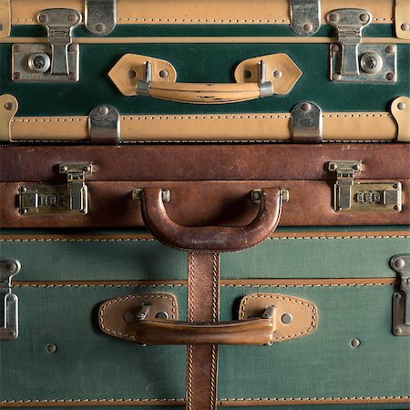 simsearch:649-08564128,k - Stack of colorful vintage suitcases, handles close up, travelling concept. Stockbilder - Microstock & Abonnement, Bildnummer: 400-08753417