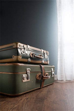 simsearch:649-08564128,k - Pile of vintage suitcases next to a window on hardwood floor. Stockbilder - Microstock & Abonnement, Bildnummer: 400-08753419