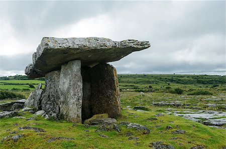 simsearch:400-05287744,k - Poulnabrone dolmen, ancient portal tomb in Burren, County Clare, Ireland, Europe Photographie de stock - Aubaine LD & Abonnement, Code: 400-08753722
