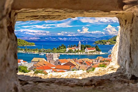 simsearch:400-07175405,k - Vis island bay waterfront view through stone window, Dalmatia, Croatia Foto de stock - Royalty-Free Super Valor e Assinatura, Número: 400-08775626