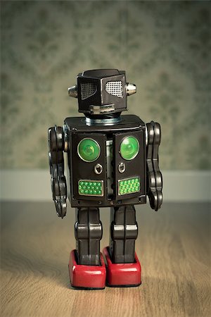 simsearch:400-07511289,k - Vintage funny tin toy robot on vintage wallpaper background. Fotografie stock - Microstock e Abbonamento, Codice: 400-08771802