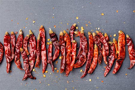 Dried red chili peppers on slate background Copy space Top view Photographie de stock - Aubaine LD & Abonnement, Code: 400-08772144