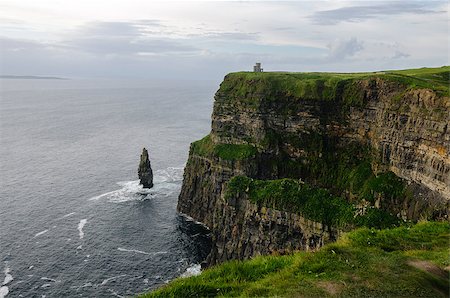 The beautiful Cliffs of Moher, County Clare, Ireland, Europe Foto de stock - Super Valor sin royalties y Suscripción, Código: 400-08773283
