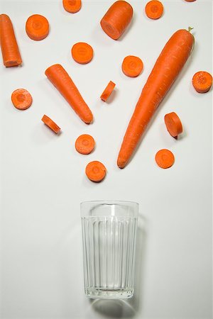simsearch:400-05911768,k - Fresh carrot juice flowing from apple piece into the glass Photographie de stock - Aubaine LD & Abonnement, Code: 400-08773498