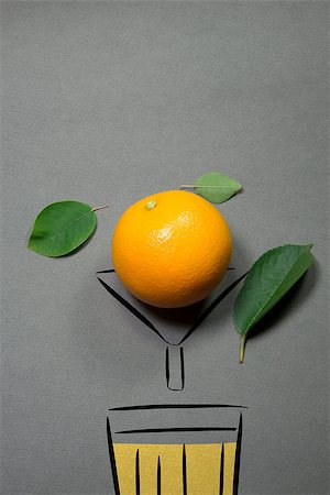 simsearch:400-05911768,k - Fresh orange juice flowing from apple piece into the glass Photographie de stock - Aubaine LD & Abonnement, Code: 400-08773501