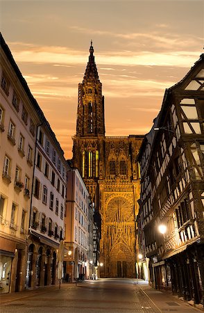 strasbourg - Notre Dame de Strasbourg and beautiful sunrise, France Foto de stock - Super Valor sin royalties y Suscripción, Código: 400-08773568