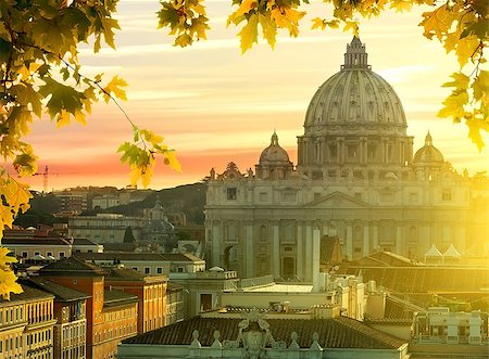 simsearch:400-08751261,k - View on Vatican and roofs of houses at sunset in autumn, Rome, Italy Fotografie stock - Microstock e Abbonamento, Codice: 400-08773571