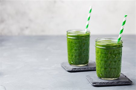 Spinach smoothie Healthy drink in glass jar on grey stone background Copy space Photographie de stock - Aubaine LD & Abonnement, Code: 400-08773844