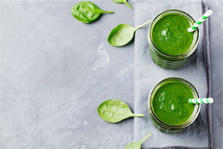 Spinach smoothie Healthy drink in glass jar on grey stone background Copy space Top view Photographie de stock - Aubaine LD & Abonnement, Code: 400-08773843