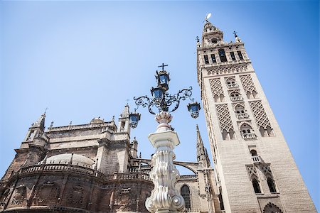 Spain - the bell tower of Sevilla Cathedral,named Giralda Foto de stock - Super Valor sin royalties y Suscripción, Código: 400-08786641