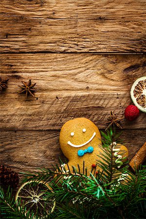 simsearch:400-07614271,k - Christmas food. Gingerbread man cookies in Christmas setting. Xmas dessert Foto de stock - Royalty-Free Super Valor e Assinatura, Número: 400-08788321