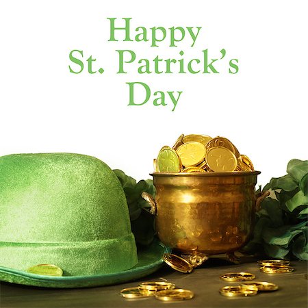 simsearch:400-06066026,k - Saint Patricks day hat and pot of gold for the festive Irish celebrations. Foto de stock - Super Valor sin royalties y Suscripción, Código: 400-08788799