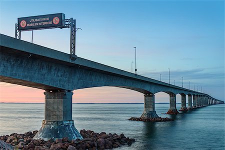 Confederation Bridge linking Prince Edward Island with mainland New Brunswick. Stockbilder - Microstock & Abonnement, Bildnummer: 400-08789239