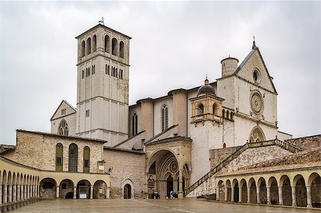 simsearch:400-08794264,k - The Papal Basilica of St. Francis of Assisi is the mother church of the Roman Catholic Franciscan Order in Assisi, Italy. Foto de stock - Super Valor sin royalties y Suscripción, Código: 400-08794264