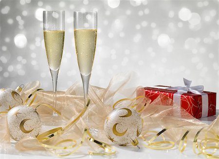 Two champagne glasses, golden decoration. Red gift with white ribbon, stylish tinted Stock Photo - Budget Royalty-Free & Subscription, Code: 400-08795845