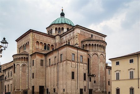 Parma Cathedral (Duomo) is a cathedral church in Parma, Emilia-Romagna (Italy) Stockbilder - Microstock & Abonnement, Bildnummer: 400-08790933