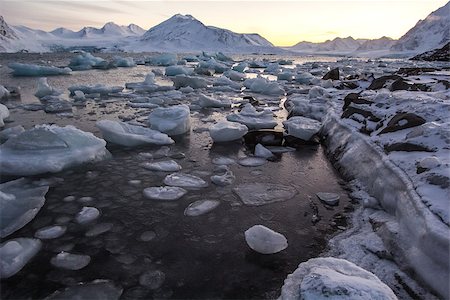 simsearch:400-05361285,k - Arctic views in south Spitsbergen. Around the fjord Hornsund.. Photographie de stock - Aubaine LD & Abonnement, Code: 400-08791301