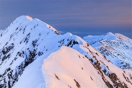 simsearch:400-08791562,k - The Moldoveanu Peak in winter. Fagaras Mountains, Romania Photographie de stock - Aubaine LD & Abonnement, Code: 400-08791963