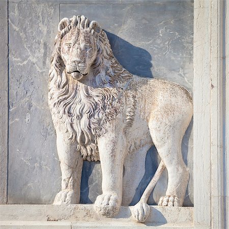 simsearch:400-07175745,k - Marble lion on Santissimi Giovanni e Paolo church in Venice, Italy Fotografie stock - Microstock e Abbonamento, Codice: 400-08792993