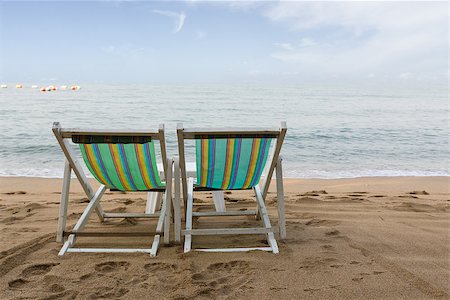 resort outdoor bed - Beach chair on the beach in pattaya, Thailand Photographie de stock - Aubaine LD & Abonnement, Code: 400-08793559