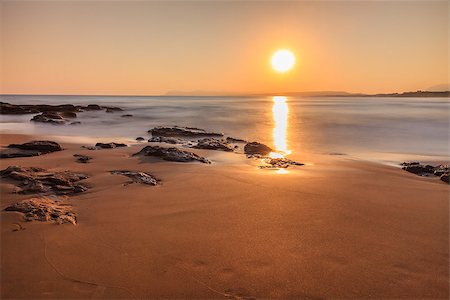 porojnicu (artist) - sunrise on the beach in Crete island, Greece Foto de stock - Super Valor sin royalties y Suscripción, Código: 400-08793781