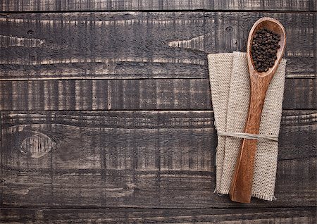 Pepper on spoon and kitchen towel on wooden board. Place for text Photographie de stock - Aubaine LD & Abonnement, Code: 400-08807272