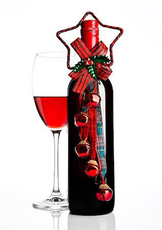 denismart (artist) - Bottle and glass of red wine christmas decoration on white background Foto de stock - Royalty-Free Super Valor e Assinatura, Número: 400-08807321