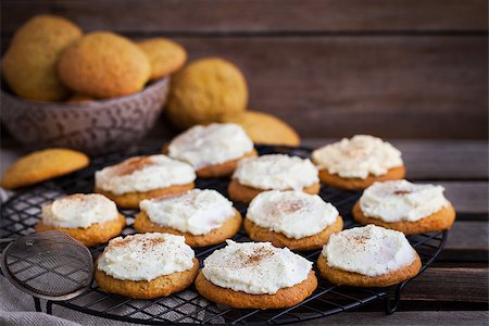 simsearch:400-04145790,k - Homemade pumpkin spice cake cookies with glaze and cinnamon on cooling rack Stock Photo - Budget Royalty-Free & Subscription, Code: 400-08807352