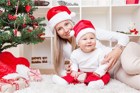 simsearch:400-09222788,k - Mother with her beautiful baby boy celebrating Christmas Photographie de stock - Aubaine LD & Abonnement, Code: 400-08809006