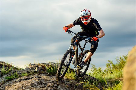 simsearch:400-06788686,k - Professional Cyclist Riding the Bike on the Rocky Trail. Extreme Sport Concept. Foto de stock - Super Valor sin royalties y Suscripción, Código: 400-08809026