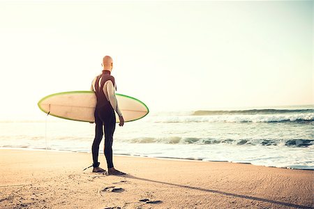 simsearch:400-05319489,k - Surfer on the beach holding is surfboaerd and watching the waves Stock Photo - Budget Royalty-Free & Subscription, Code: 400-08809446