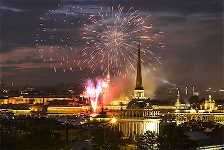 st petersburg night - Salute in honor of the Navy Day in Saint-Petersburg., Russia Foto de stock - Super Valor sin royalties y Suscripción, Código: 400-08809532