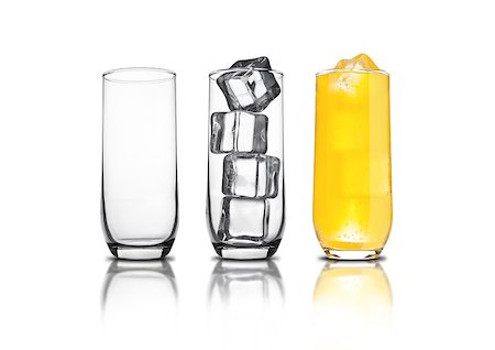 simsearch:400-08815499,k - Glass of orange soda with ice cubes empty glass and bubbles with reflection on white background Foto de stock - Royalty-Free Super Valor e Assinatura, Número: 400-08809577