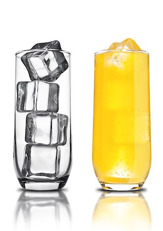 simsearch:400-08815499,k - Glass of orange soda with ice cubes empty glass and bubbles with reflection on white background Foto de stock - Royalty-Free Super Valor e Assinatura, Número: 400-08809571