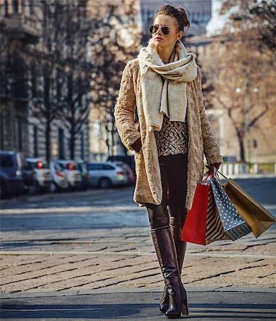 simsearch:400-08813586,k - Rediscovering things everybody love in Milan. Full length portrait of elegant traveller woman in fur coat and sunglasses in Milan, Italy looking into the distance and standing Stock Photo - Budget Royalty-Free & Subscription, Code: 400-08816580
