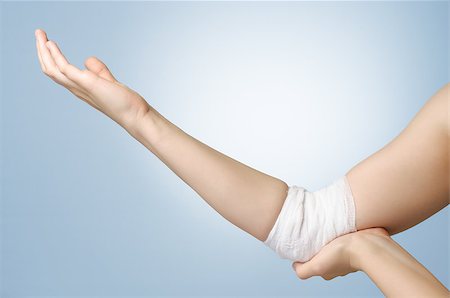 simsearch:400-07824013,k - Injured painful elbow with white bandage Foto de stock - Royalty-Free Super Valor e Assinatura, Número: 400-08817767
