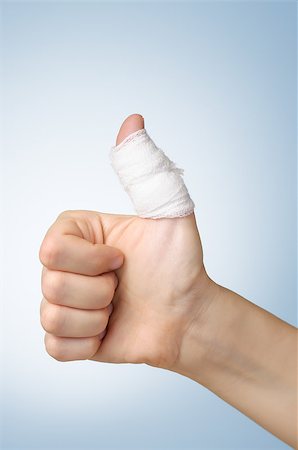 simsearch:400-07669067,k - Injured painful finger with white bandage Fotografie stock - Microstock e Abbonamento, Codice: 400-08818554