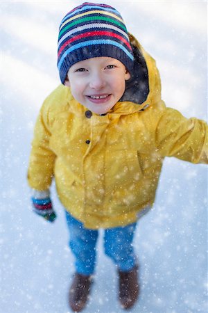 simsearch:400-08315867,k - little boy enjoying winter time and ice skating at outdoor rink Photographie de stock - Aubaine LD & Abonnement, Code: 400-08811961