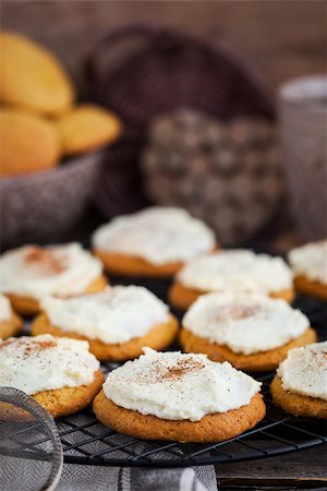 simsearch:400-04145790,k - Homemade pumpkin spice cake cookies with glaze and cinnamon on cooling rack Stock Photo - Budget Royalty-Free & Subscription, Code: 400-08812095