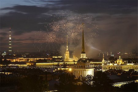 st petersburg night - Salute in honor of the Navy Day in Saint-Petersburg., Russia Foto de stock - Super Valor sin royalties y Suscripción, Código: 400-08812170