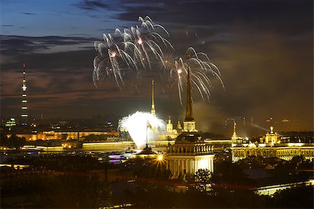 st petersburg night - Salute in honor of the Navy Day in Saint-Petersburg., Russia Foto de stock - Super Valor sin royalties y Suscripción, Código: 400-08812171