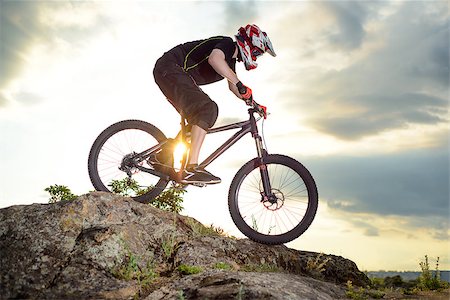 simsearch:400-06788686,k - Professional Cyclist Riding the Bike Down Rocky Hill at Sunset. Extreme Sport Concept. Foto de stock - Super Valor sin royalties y Suscripción, Código: 400-08812564