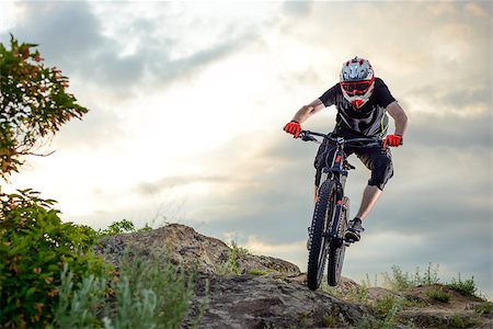 simsearch:400-06788686,k - Professional Cyclist Riding the Bike Down Rocky Hill at Sunset. Extreme Sport Concept. Space for Text. Foto de stock - Super Valor sin royalties y Suscripción, Código: 400-08812567