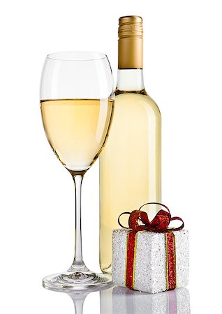 simsearch:400-08793273,k - Bottle and glass of white wine and gift box on white background Foto de stock - Super Valor sin royalties y Suscripción, Código: 400-08813149