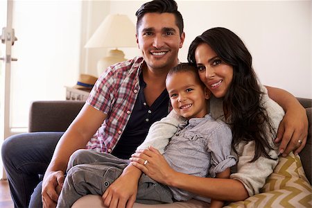 simsearch:400-08838107,k - Portrait Of Happy Family Sitting On Sofa In at Home Foto de stock - Super Valor sin royalties y Suscripción, Código: 400-08838182