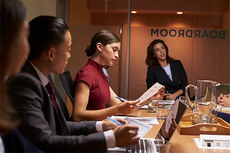 simsearch:400-08838985,k - Female boss chairing business meeting in boardroom, close up Stock Photo - Budget Royalty-Free & Subscription, Code: 400-08838876